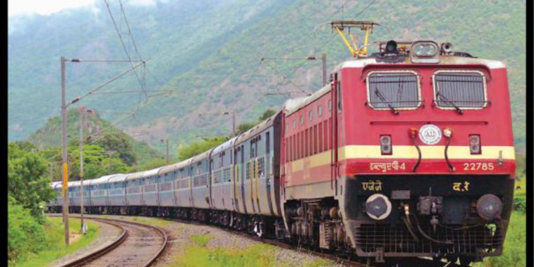 ஓடும் ரயிலுக்குள் வன்முறை!