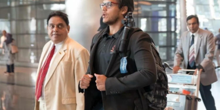 ராக்கெட் அனுப்புவதாக கூறி பணத்தை நாசம் செய்த மகிந்தவின் மகன்