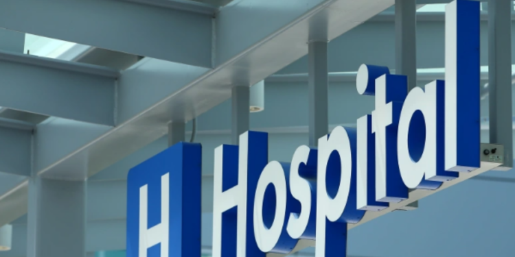 பல்கலைக்கழக மாணவர்களுக்கு இடையில் இடம்பெற்ற மோதலில் நால்வர் வைத்தியசாலையில் அனுமதி