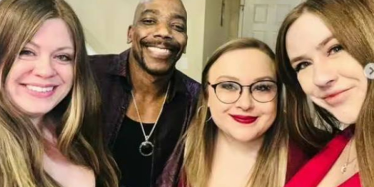 வேலை இல்லை என்ற போதும் மூன்று மனைவிகளுடன் மகிழ்ச்சியாக வாழும் நபர்