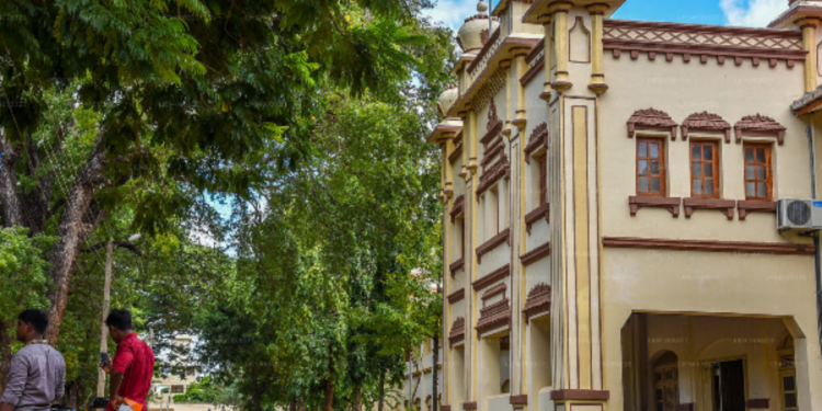 யாழ் பல்கலைக்கழக மாணவர்கள் நாலவ்ருக்கு மறு அறிவித்தல் வரை பகுப்புத் தடை