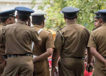 பேருந்தில் பயணி ஒருவரிடம் தகாத முறையில் நடந்து கொண்ட காவல்துறை பரிசோதகர்