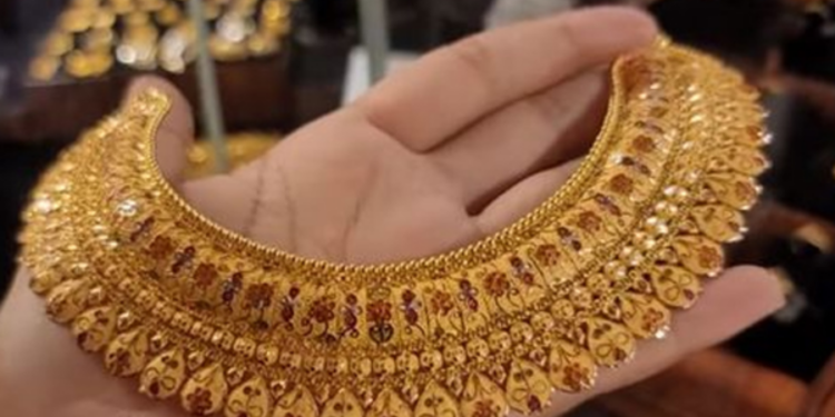 யாழில் புலனாய்வு பிரிவு என தம்மை அடையாளம் காட்டி கொள்ளை!