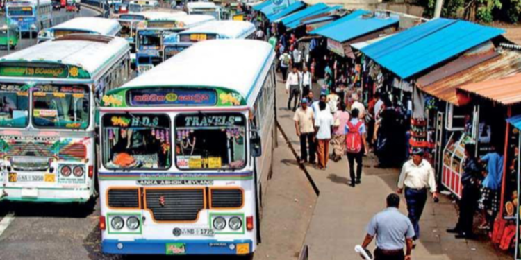 யாழில் தனியார் பஸ் நடத்துனரால் சொகுசு பஸ் நடத்தினர் மீது தாக்குதல்