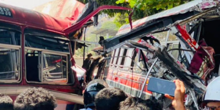 நாட்டில் இடம்பெற்ற கோர விபத்தில் 22 பேர் வித்தியாசாலையில் அனுமதி!