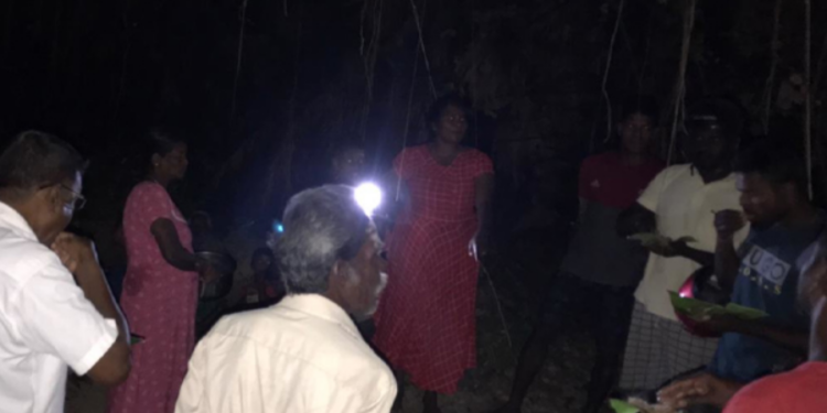 யாழ்ப்பாணம் காரைநகர் பகுதியில் உள்ள கோவில் ஒன்றிற்கு பொங்க சென்ற பெண்ணை திருப்பி அனுப்பிய குருக்கள்