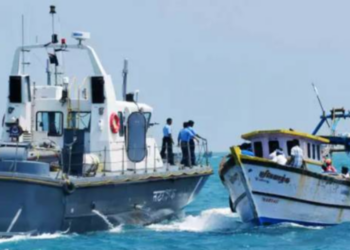 யாழ் கடற்பரப்பில் அத்துமீறி மீன் பிடியில் ஈடுபட்ட இந்திய மீனவர்கள் கைது!