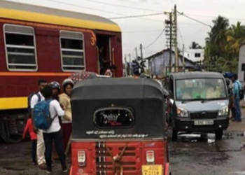 கொழும்பு கோட்டையிலிருந்து அனுராதபுரம்  நோக்கி சென்ற யாழ்தேவி தடம் புரண்டது