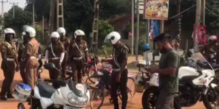 கிளிநொச்சியில் முதியவரை மோதிதள்ளிய பொலிசாரின் மோட்டார் சைக்கிள்