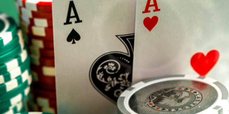 வீடொன்றில் சூதாட்டத்தில் ஈடுபட்ட நான்கு பெண்கள் உட்பட ஆண் ஒருவரும் கைது!