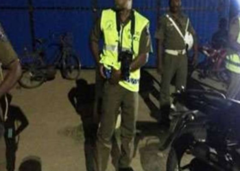 யாழ்ப்பாணம் – வலி கிழக்கு பிரதேச சபை தமிழ்த் தேசியக் கூட்டமைப்பு உறுப்பினர் மற்றும்  அவரது மனைவி மீது வாள்வெட்டு தாக்குதல்!