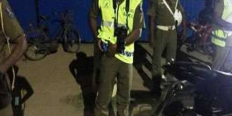 யாழ்ப்பாணம் – வலி கிழக்கு பிரதேச சபை தமிழ்த் தேசியக் கூட்டமைப்பு உறுப்பினர் மற்றும் அவரது மனைவி மீது வாள்வெட்டு தாக்குதல்!