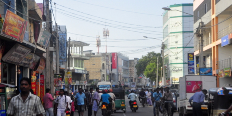 யாழ் நகரில் ஊதுபத்தி விற்கும் பெண்கள் தொடர்பில் நடவடிக்கை எடுக்க கோரிக்கை!