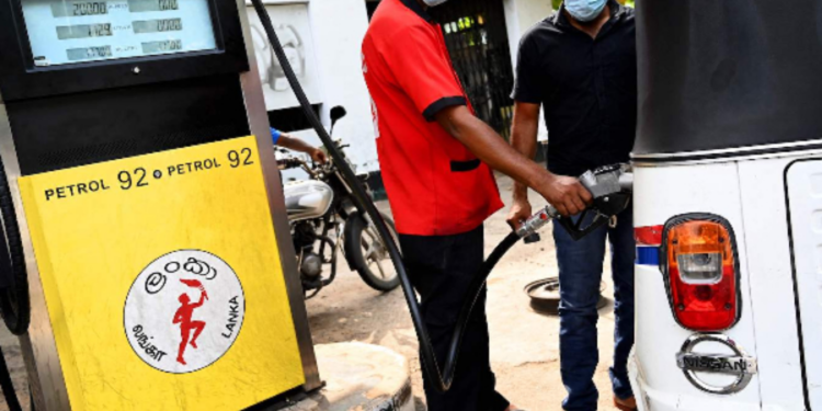 எரிபொருள் நிரப்பு நிலையங்களுக்கு ஏற்பட்டுள்ள நெருக்கடி