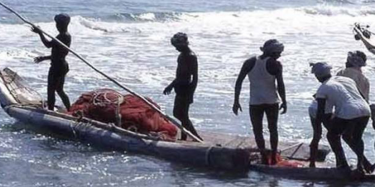 இந்திய கடற்படையினரால் கைது செய்யப்பட்ட இலங்கை கடற்றொழிலாளர்கள்