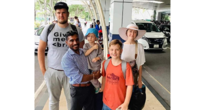 கட்டுநாயக்க விமான நிலையத்தில் நெகிழ்ச்சியை ஏற்ப்படுத்திய சம்பவம்