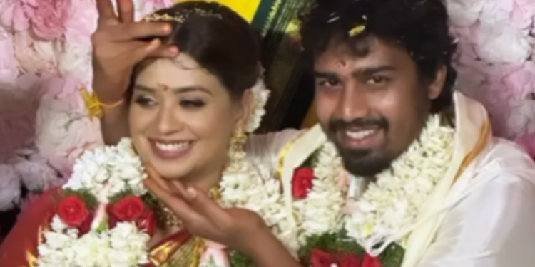 தன்னை விட நான்கு வயது மூத்த நடிகையை திருமணம் செய்த பசங்க பட நடிகர்