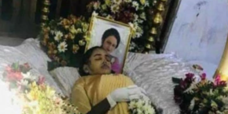 உயிரை மாய்த்துக் கொண்டுள்ள இளம் பெண்!