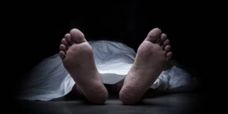 உயிரிழந்த கணவனின் உடலை பெற போராடும் இரண்டு மனைவிகள்