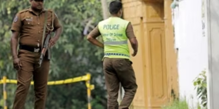 பாறைகளுக்கு இடையில் வாளொன்று கண்டுபிடிப்பு!