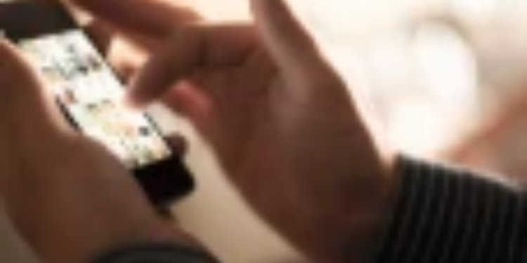 தொலைபேசியால் பறிபோன மாணவனின் உயிர்