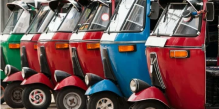 முச்சக்கரவண்டி கட்டணத்தை குறைக்க தீர்மானம்