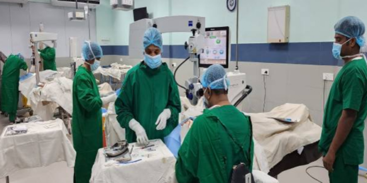 யாழ் போதனா வைத்தியசாலையில் ஒரு மாதத்தில் மாத்திரம் 700 பேருக்கு கண் சத்திர சிகிச்சை!