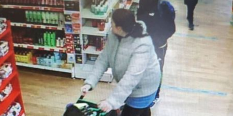 பிரித்தானியாவில் நான்கு பிள்ளைகளுடன் தாயொருவர் மாயம்!