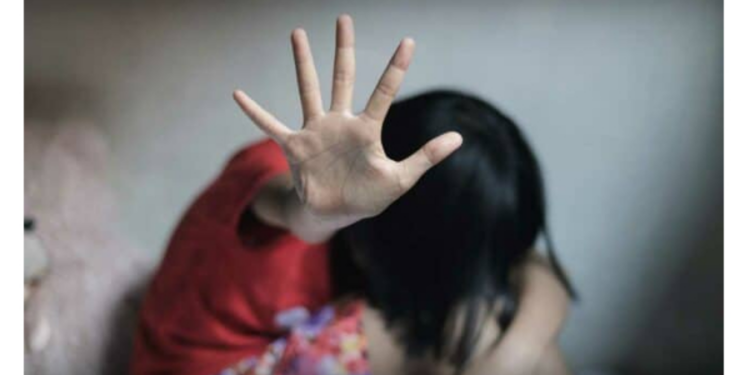 பத்து வருடங்களாக சகோதரியை துஷ்பிரயோகம் செய்த சகோதரன் மற்றும் தந்தை கைது!