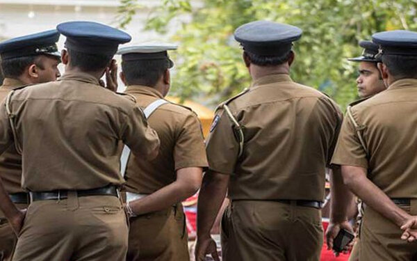 மகனை நடு வீதியில் தவிக்க விட்டு சென்ற தாய்!