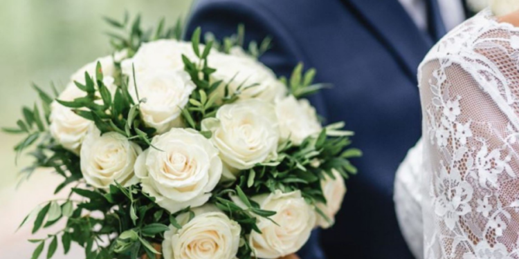 இலங்கையில் ஆச்சரியத்தை ஏற்ப்படுத்திய திருமணங்கள்