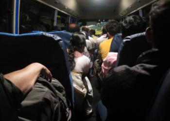 யாழில் இருந்து கொழும்பு நோக்கி பயணித்த பேருந்தில் யுவதிடம் அத்து மீறி நடந்த நபருக்கு நேர்ந்த கதி!