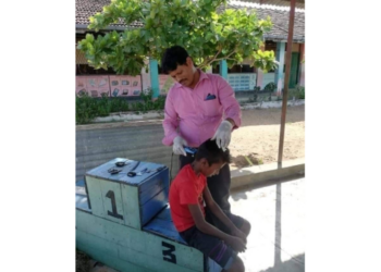 தமிழர் பகுதியில் பலரையும் வியப்பில் ஆழ்த்திய ஆசிரியரின் செயல்