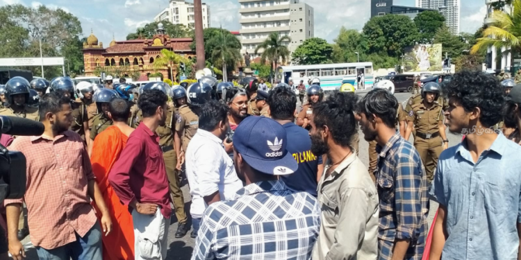 கொழும்பில் அதிரடி படையினர் குவிப்பு