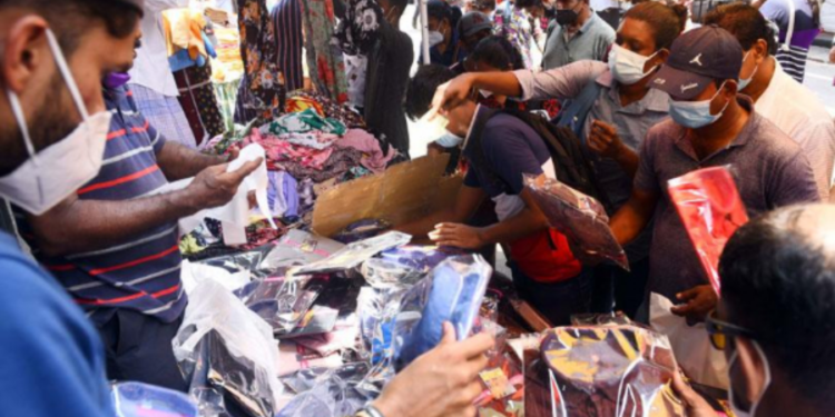 நடைபாதை வியாபாரிகளுக்கு அடையாள அட்டை வழங்குவது குறித்து ஆலோசனை!