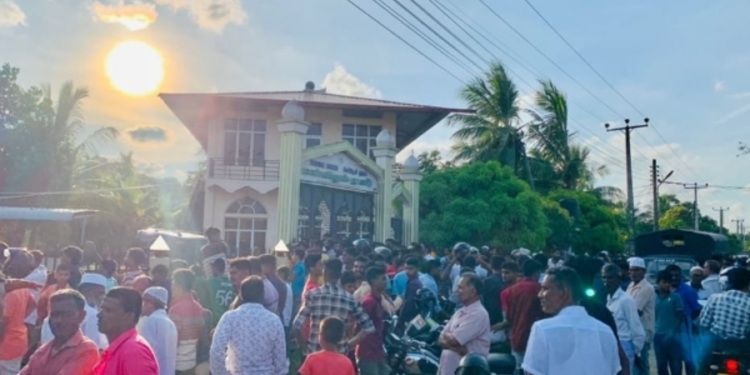 பள்ளிவாசல் நிர்வாக சபை கூட்டத்தில் இடம்பெற்ற கலவரத்தில் மூவர் உயிரிழப்பு!