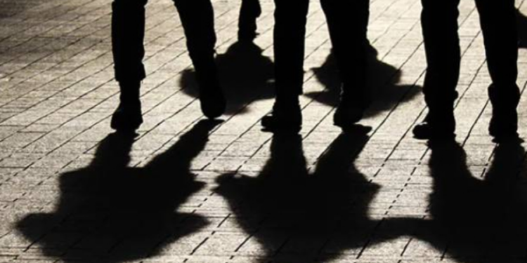 யாழில் இளைஞர் ஒருவர் மீது கூரிய ஆயுதத்தால் தாக்குதல்!