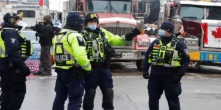 கனடாவில் 42 பேர் கைது!