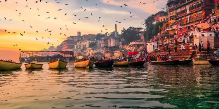 பல ஆண்டுகள் வைத்திருந்தாலும் கெடாமல் இருக்கும் கங்கை நீர்