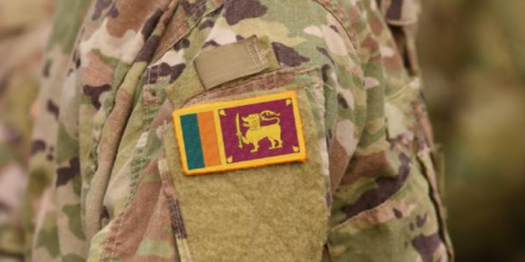 தன்னை தானே துப்பாக்கியால் சுட்டு தற்கொலை செய்து கொண்ட இராணுவச் சிப்பாய்!