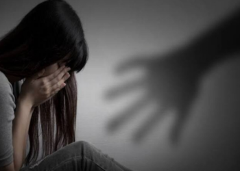 யாழ் பாடசாலை ஒன்றில் மாணவர்களுக்கு பாலியல் தொலை கொடுக்கும் ஆசிரியர்