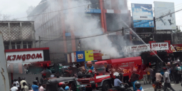 வர்த்தக நிலையங்களில் திடீர் தீ பரவல்!