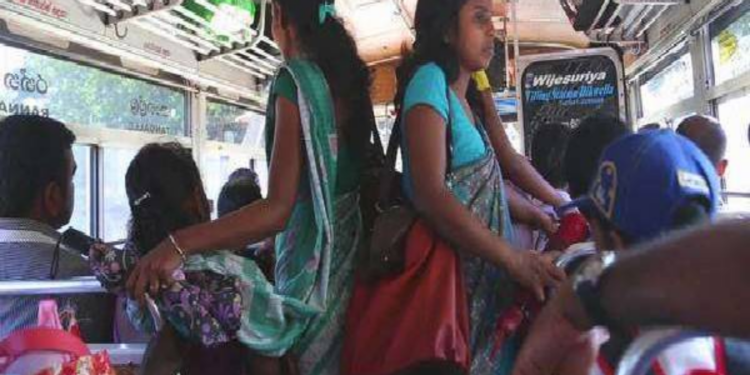 பேருந்தில் இருந்து தவறி விழுந்த பெண் உயிரிழப்பு!