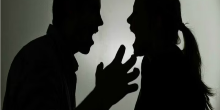 மனைவியை தாக்கி கொலை செய்த கணவன்