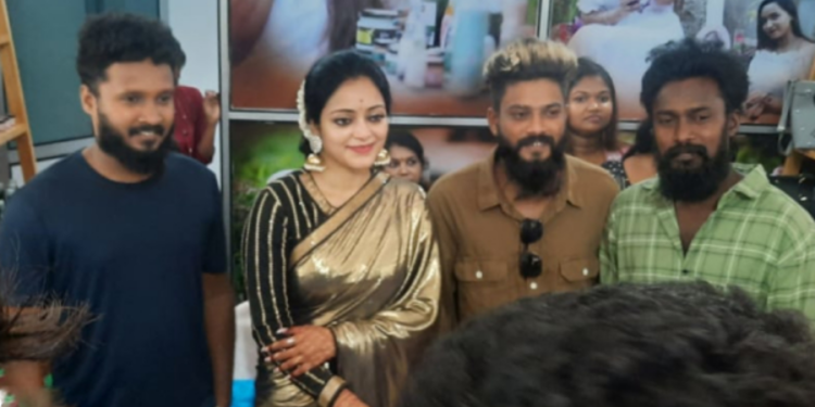 யாழ் வந்த பிக்பாஸ் பிரபலம்