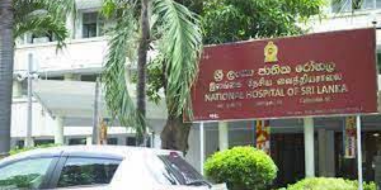 தேசிய கண் மருத்துவமனையின் அறுவை சிகிச்சை பிரிவுகள் அனைத்தும் திடீரென மூடப்பட்டுள்ளன.