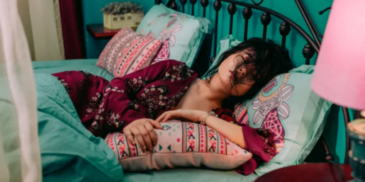 பெண்கள் அறைக்குள் நுழைந்து புகைப்படம் எடுக்கும் மர்ம நபர்