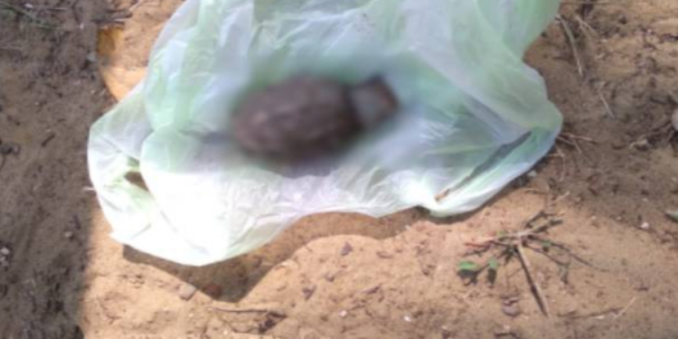 யாழ் சாவகச்சேரி வைத்தியர் ஒருவரின் வீட்டில் இருந்து கைக்குண்டு கண்டெடுப்பு!