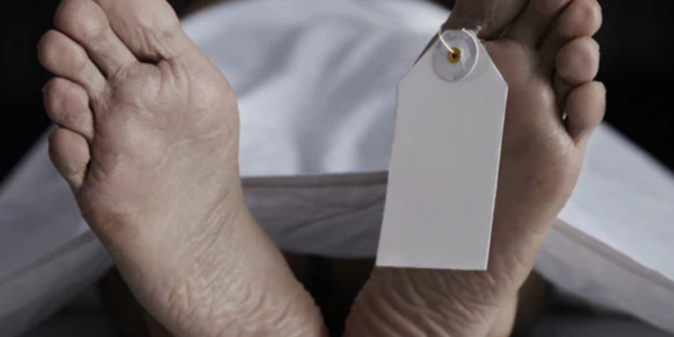 இறந்த தாய்க்கு மகன் செய்த மரியாதையை!