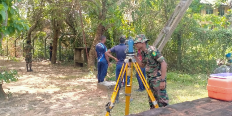 கிளிநொச்சியில் காணி அளவீடு செய்த இராணுவத்தினருக்கு எதிர்ப்பு தெரிவித்த பொது மக்கள்!